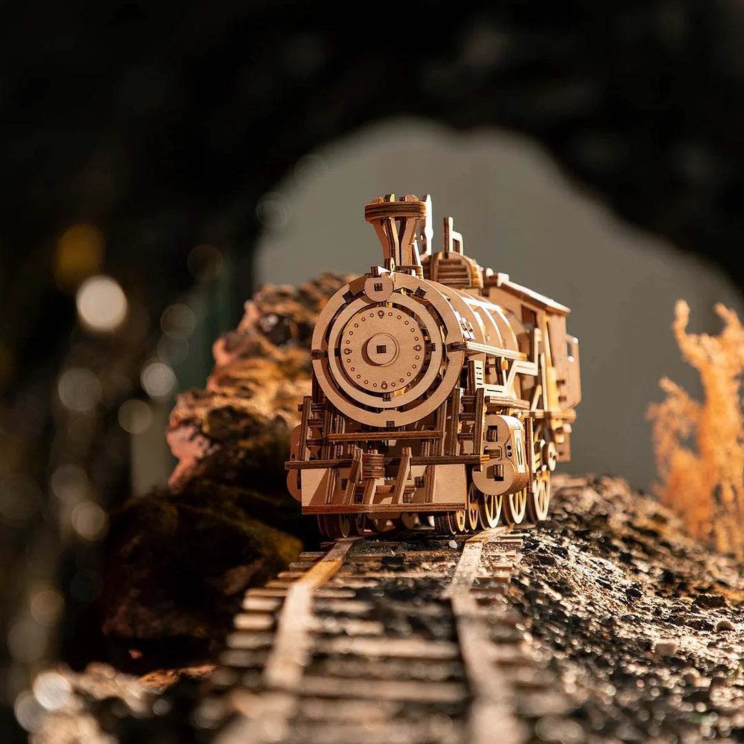 Locomotive Model Kit - House of Cards